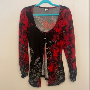 Venus button down lightweight sweater Size medium. Great condition